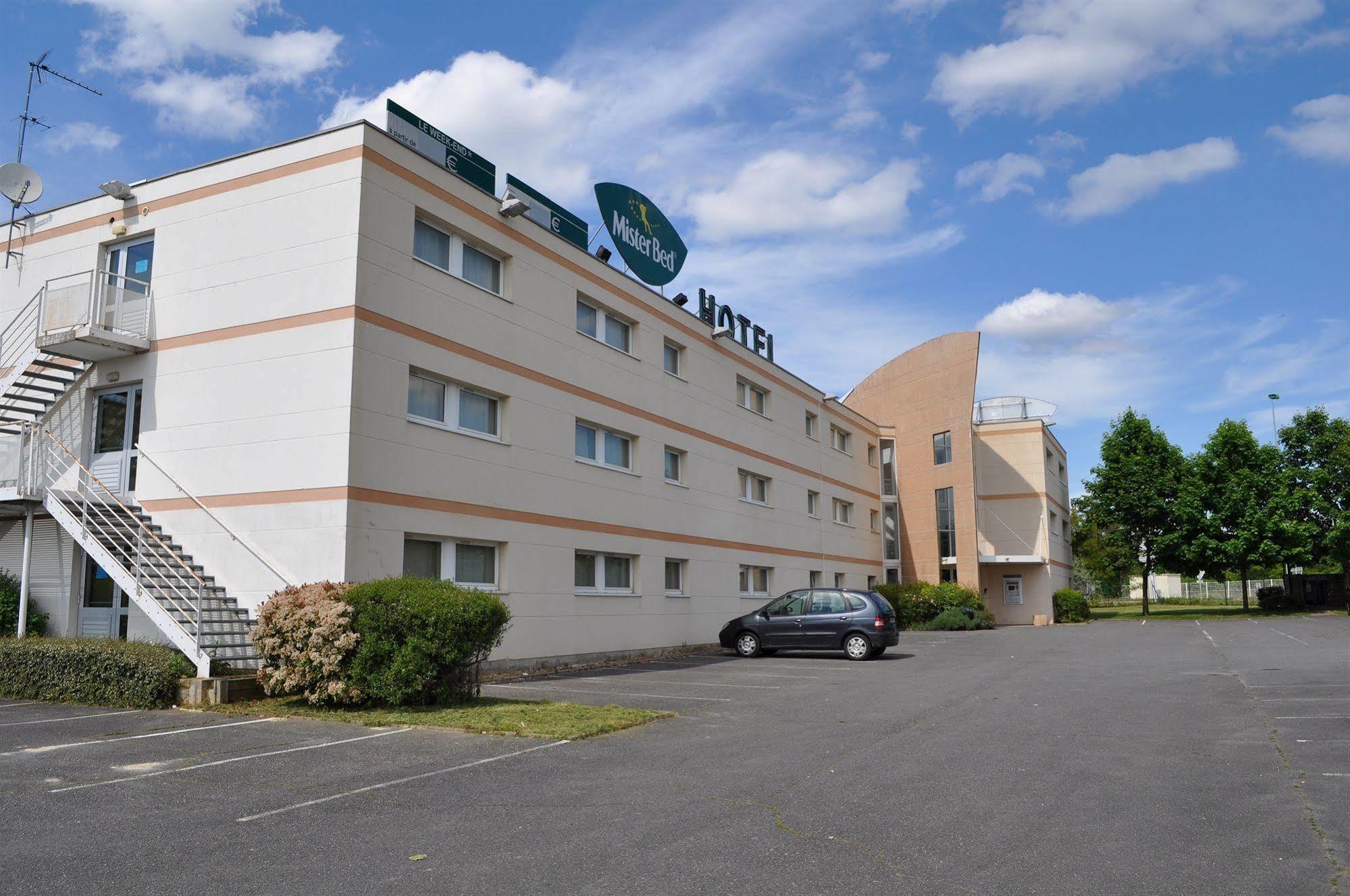 Hotelf1 Bourges Le Subdray La Chapelle-Saint-Ursin Exterior photo